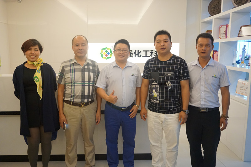 亚洲AV色香蕉一区二区三区化工張總和湖南商會国产香蕉视频協會李會長一行人合影