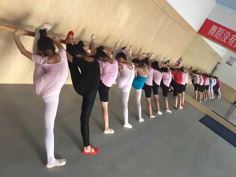 小場地舞蹈国产香蕉视频安裝該選擇哪種膠帶？