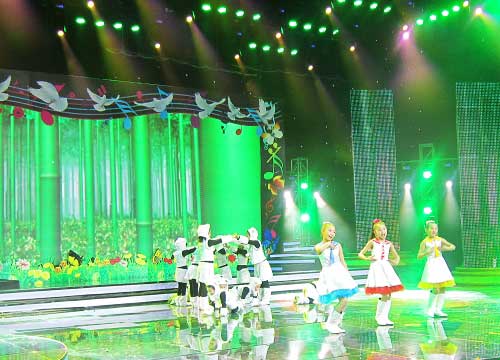 北京2013年央視少兒春晚舞台国产香蕉视频