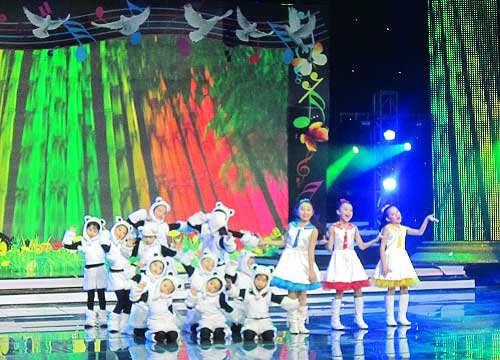 北京2013年央視少兒春晚舞台国产香蕉视频